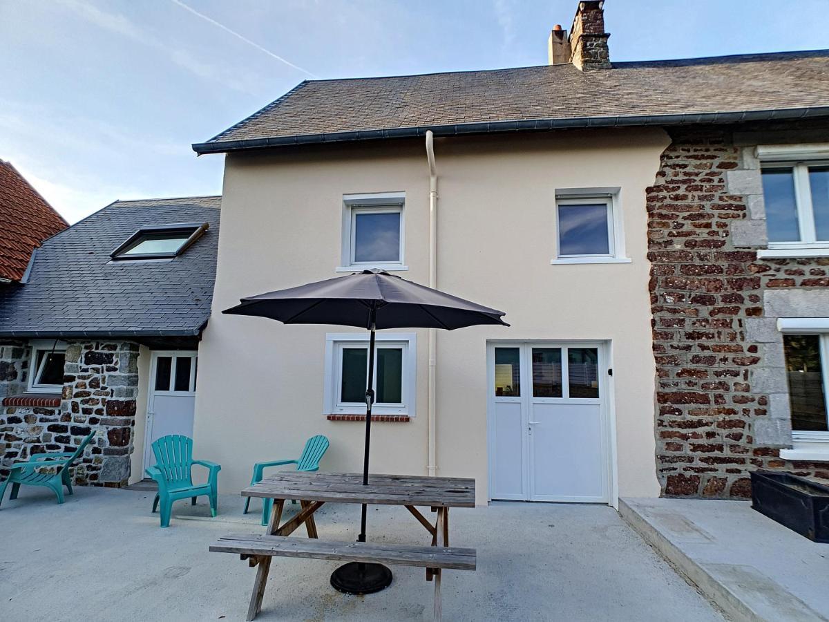petite maison proche centre ville Bréhal Extérieur photo
